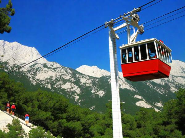 Teleférico a la cima de la montaña Tahtali