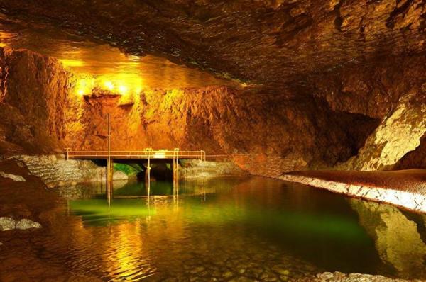 Foto de cuevas volcánicas