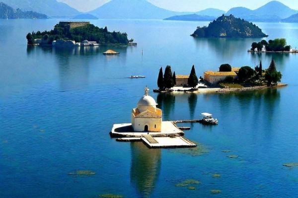 Foto de Isla del Ratón y Monasterio Vlacherna