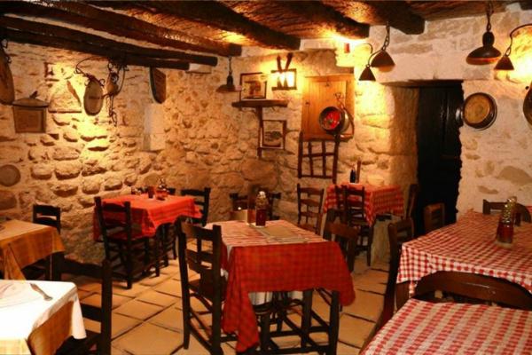 Foto de Meze Taverna Restaurant
